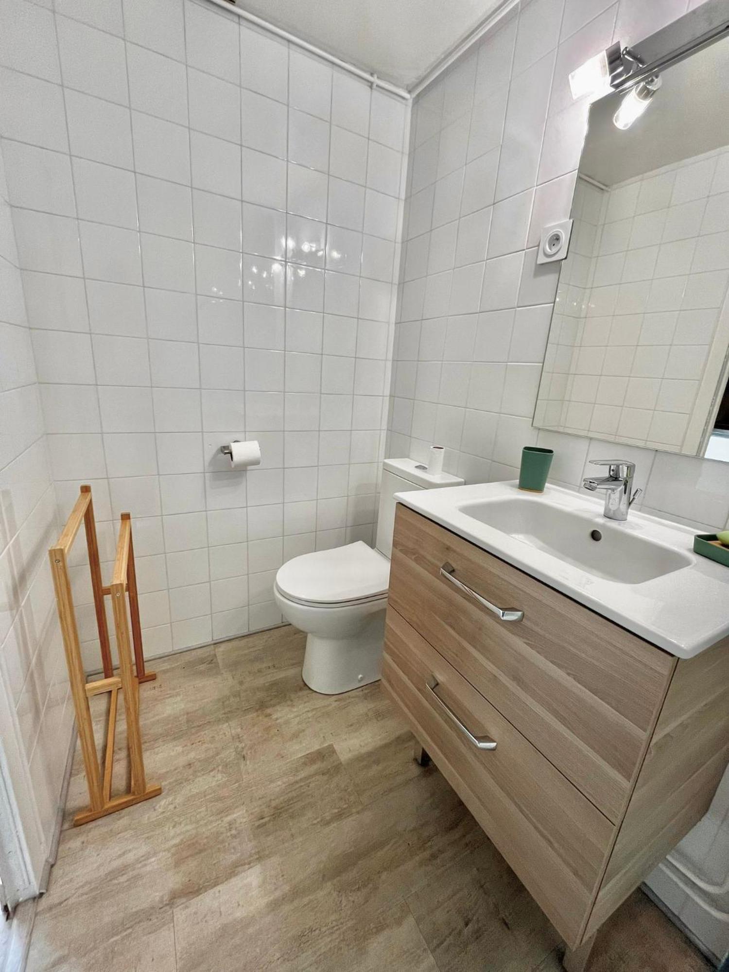 Avec Cuisine, Salle De Bain Et Garage Prive Proximite 24h *